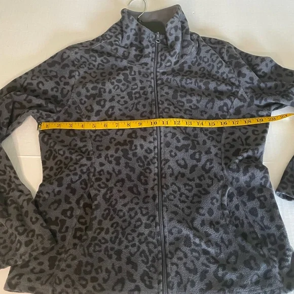 Old Navy grey Leopard Print zipper fleece Jacket ladies size L - Picture 3 of 10